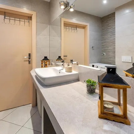 Bory6a & Free Parking