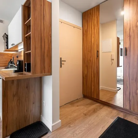 Bory6a & Free Parking דירה